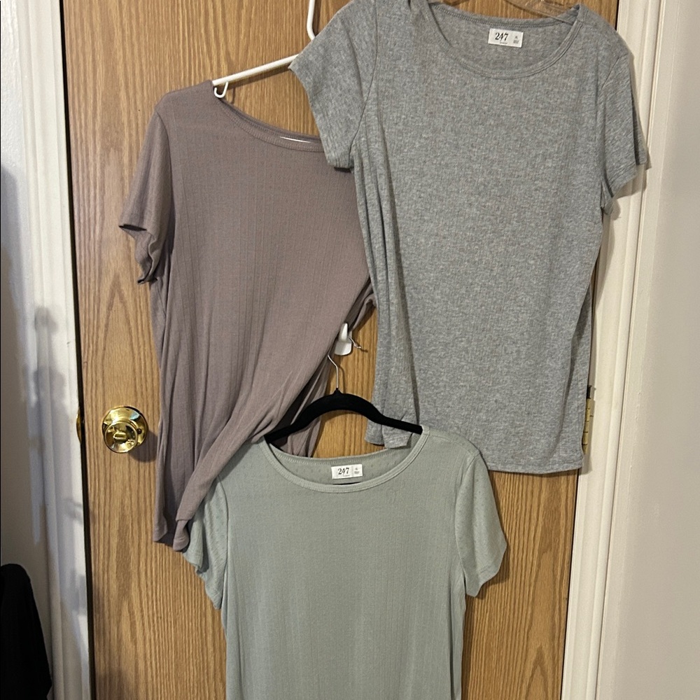 2|7 Women's Short Sleeve Tops in Gray, Taupe, and Sage